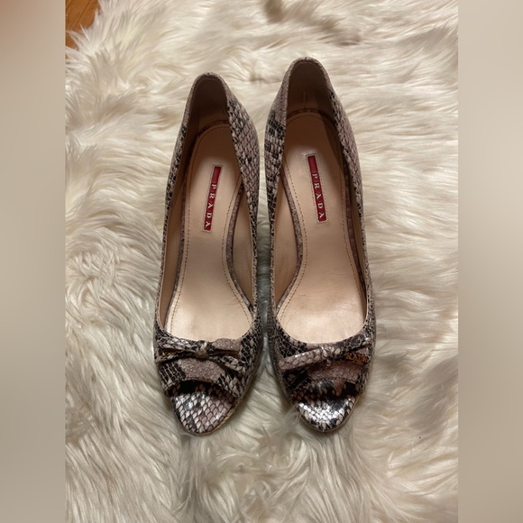 Prada Python pink snake skin Peep- toe wedge - Picture 2 of 16